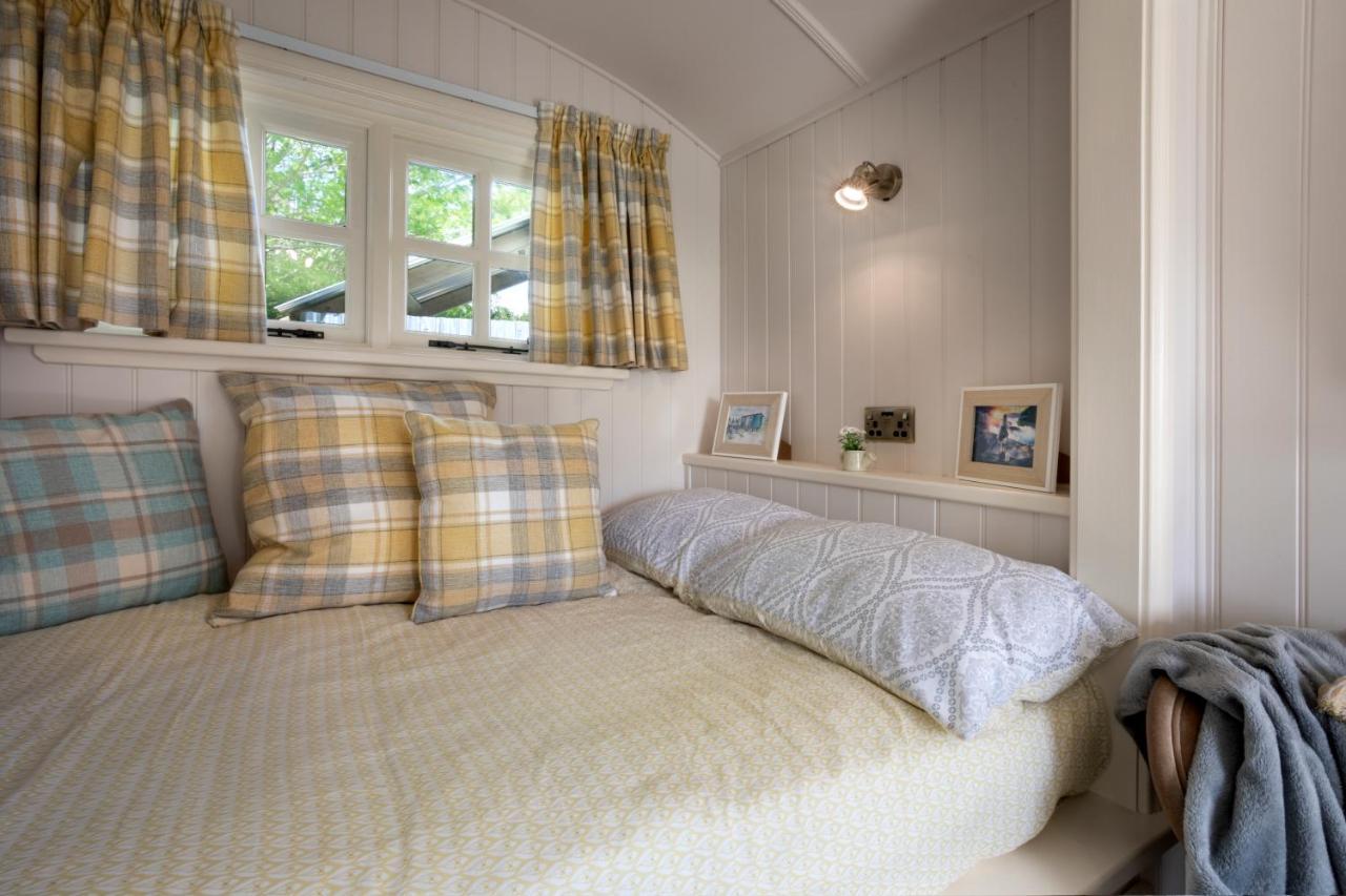 The Heron Shepherds Hut At Lyth Valley Brigsteer エクステリア 写真